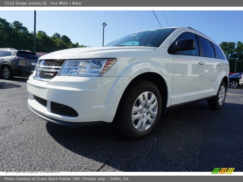 Vice White / Black 2018 Dodge Journey SE