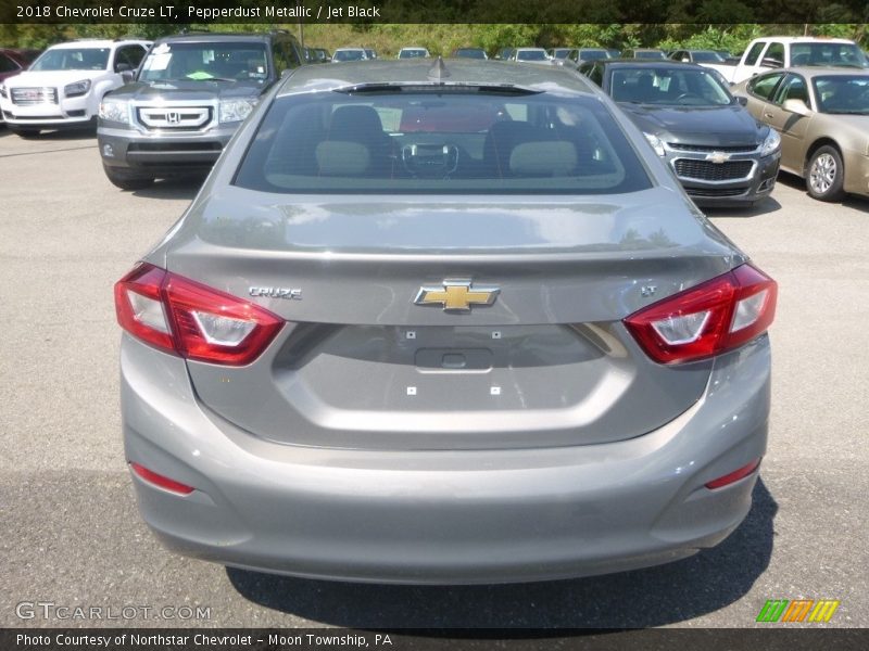 Pepperdust Metallic / Jet Black 2018 Chevrolet Cruze LT