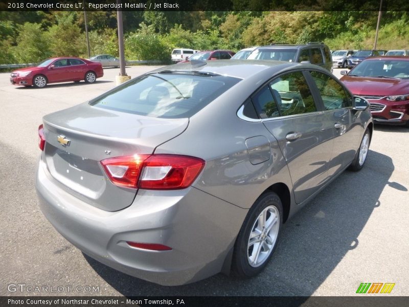 Pepperdust Metallic / Jet Black 2018 Chevrolet Cruze LT