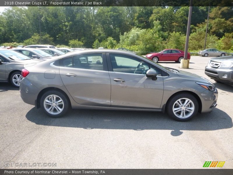 Pepperdust Metallic / Jet Black 2018 Chevrolet Cruze LT
