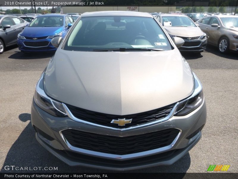 Pepperdust Metallic / Jet Black 2018 Chevrolet Cruze LT