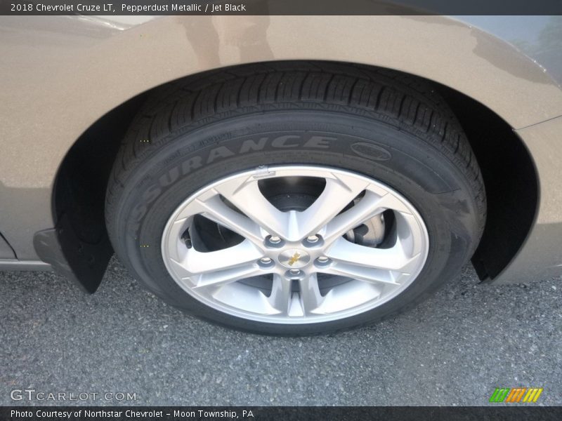 Pepperdust Metallic / Jet Black 2018 Chevrolet Cruze LT