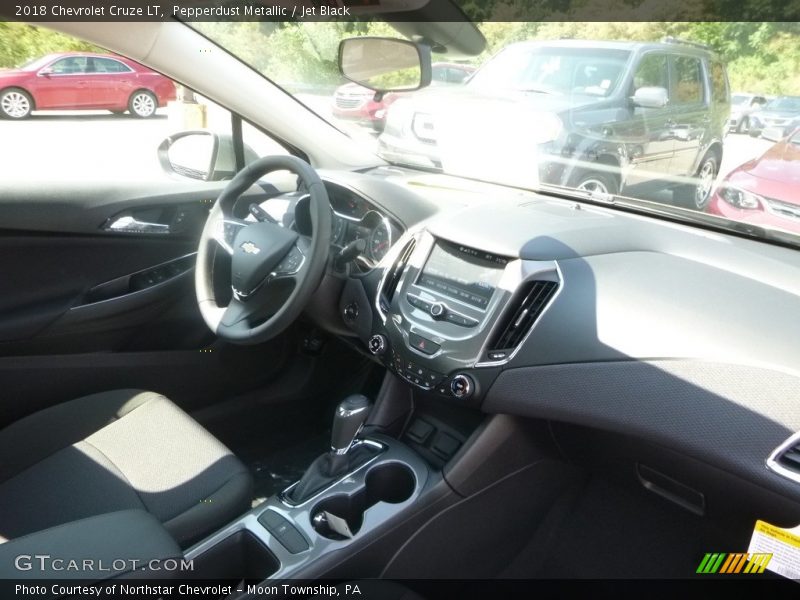 Pepperdust Metallic / Jet Black 2018 Chevrolet Cruze LT
