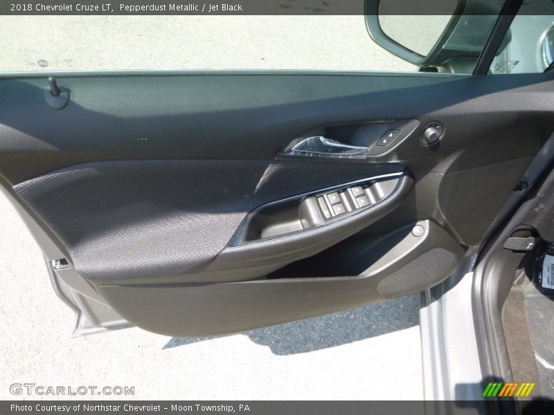 Pepperdust Metallic / Jet Black 2018 Chevrolet Cruze LT