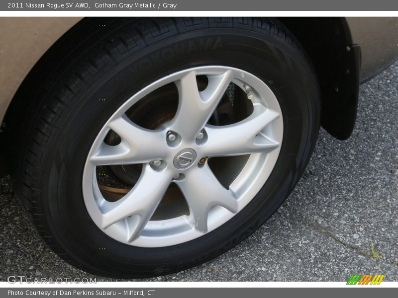 Gotham Gray Metallic / Gray 2011 Nissan Rogue SV AWD
