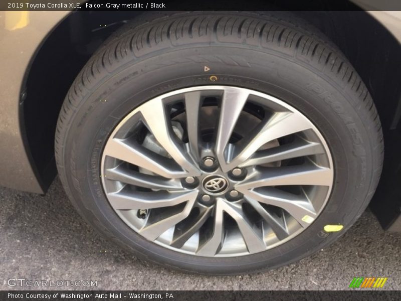 Falcon Gray metallic / Black 2019 Toyota Corolla XLE