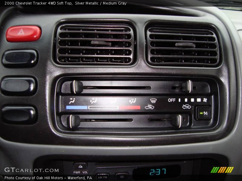 Silver Metallic / Medium Gray 2000 Chevrolet Tracker 4WD Soft Top