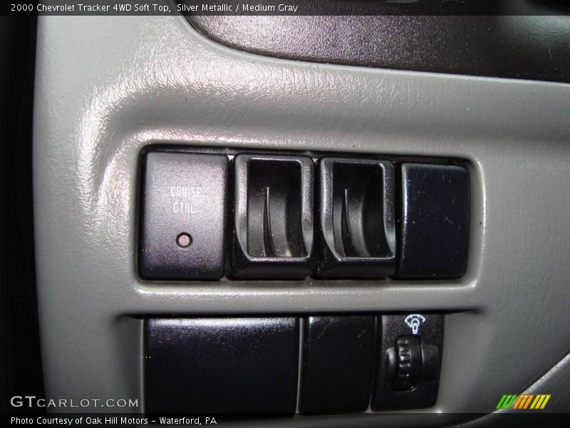Silver Metallic / Medium Gray 2000 Chevrolet Tracker 4WD Soft Top