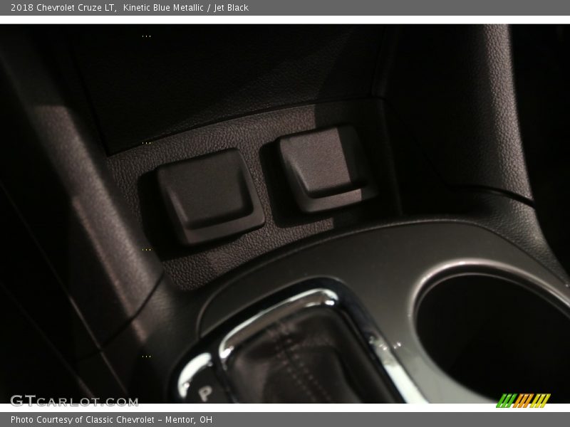 Kinetic Blue Metallic / Jet Black 2018 Chevrolet Cruze LT