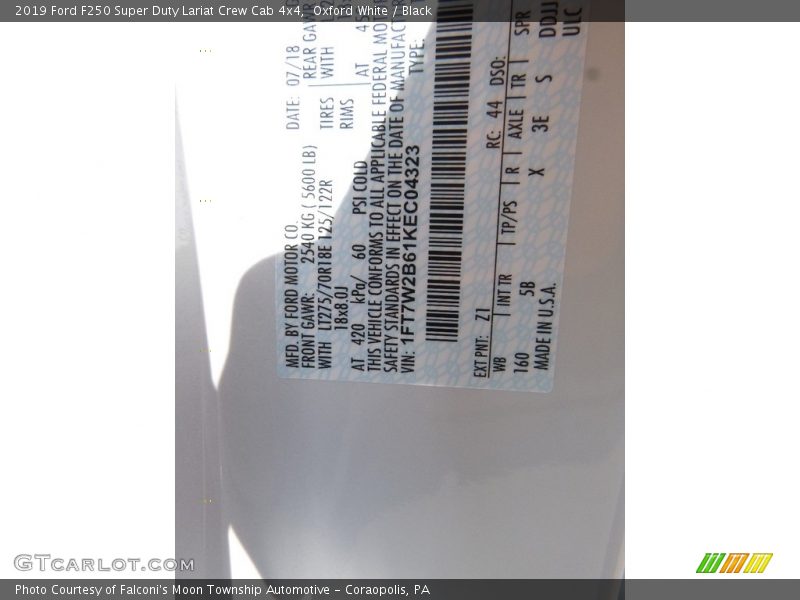 Oxford White / Black 2019 Ford F250 Super Duty Lariat Crew Cab 4x4