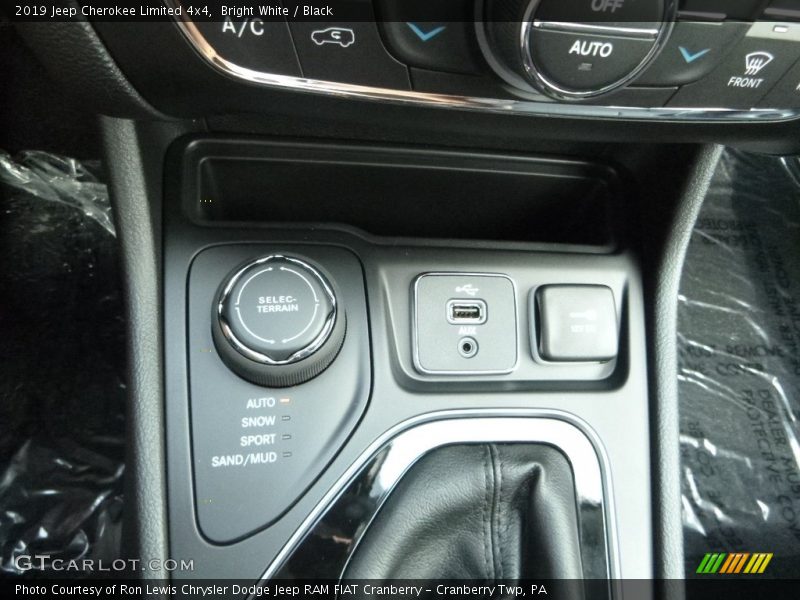 Bright White / Black 2019 Jeep Cherokee Limited 4x4