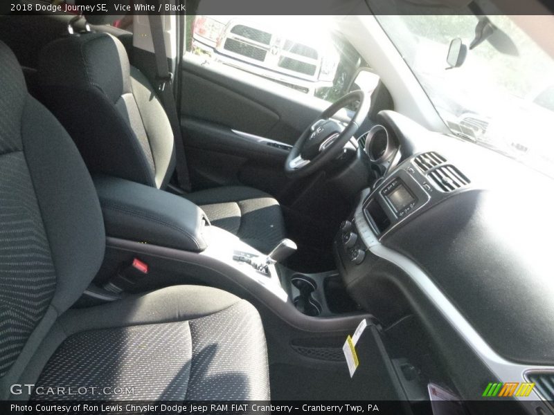 Vice White / Black 2018 Dodge Journey SE