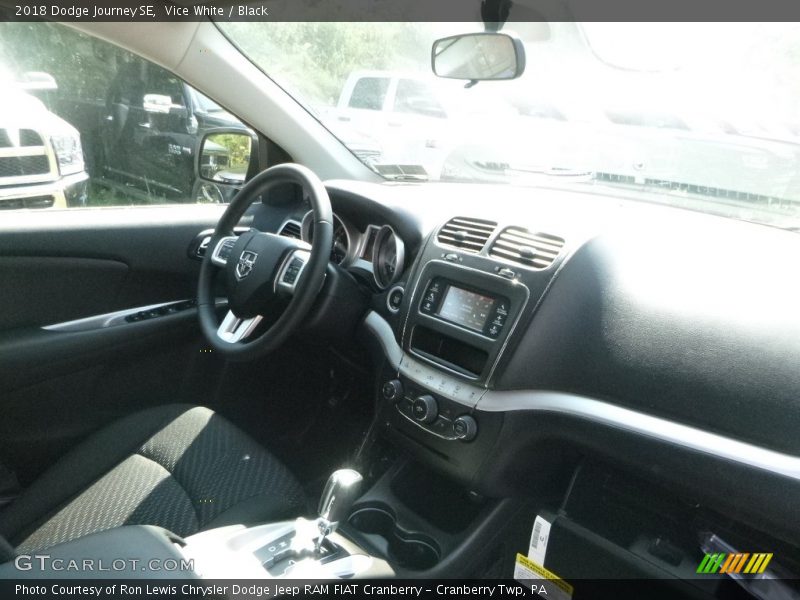 Vice White / Black 2018 Dodge Journey SE