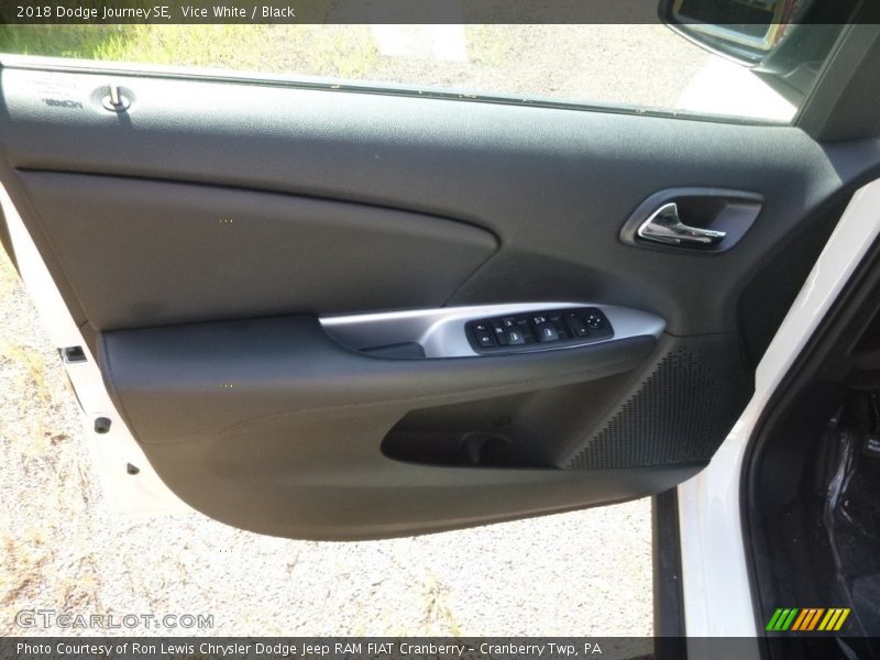Vice White / Black 2018 Dodge Journey SE