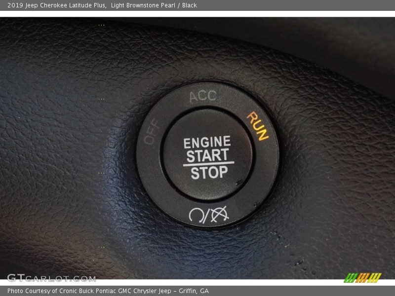 Light Brownstone Pearl / Black 2019 Jeep Cherokee Latitude Plus