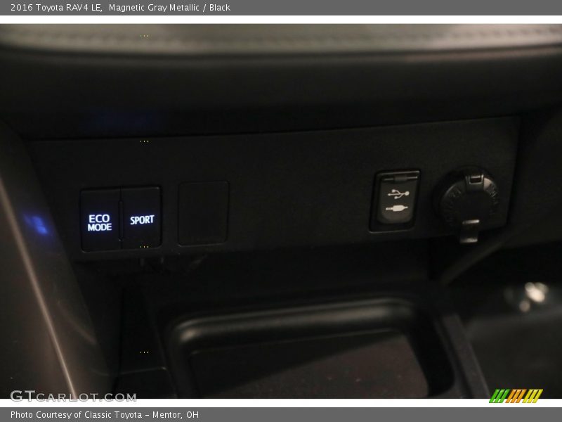 Magnetic Gray Metallic / Black 2016 Toyota RAV4 LE