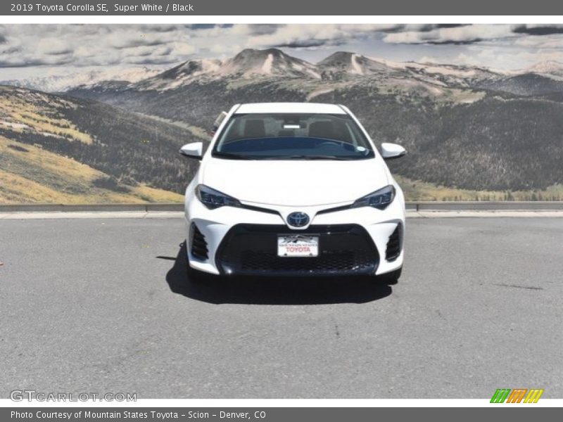 Super White / Black 2019 Toyota Corolla SE