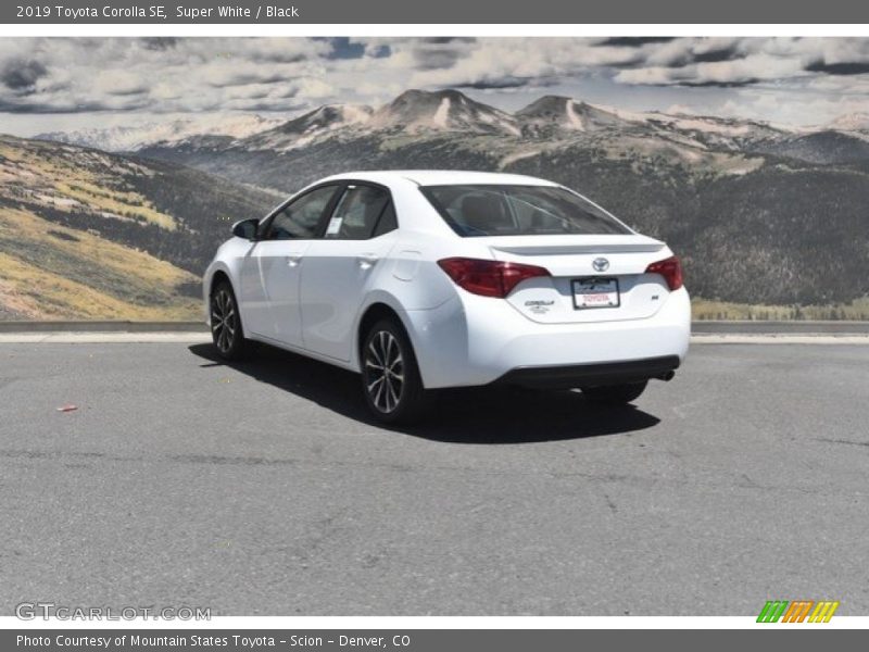 Super White / Black 2019 Toyota Corolla SE