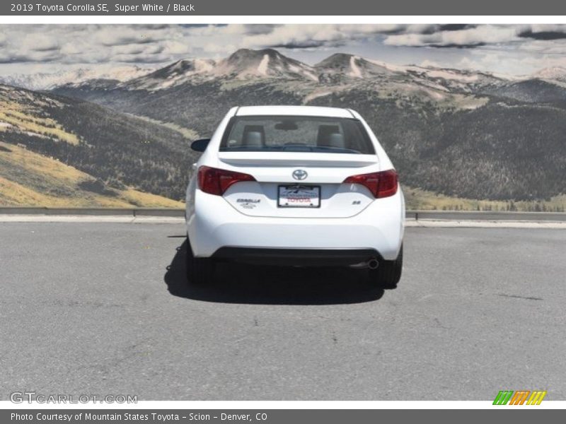 Super White / Black 2019 Toyota Corolla SE
