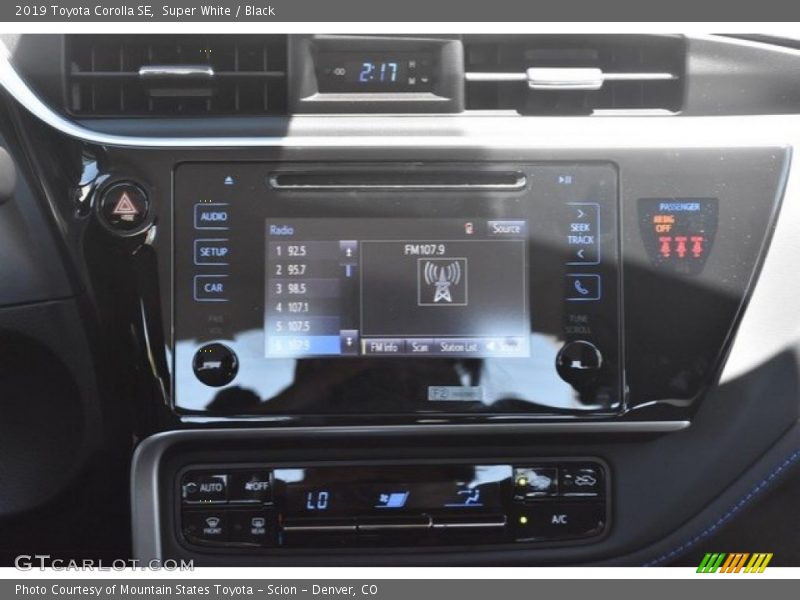 Super White / Black 2019 Toyota Corolla SE