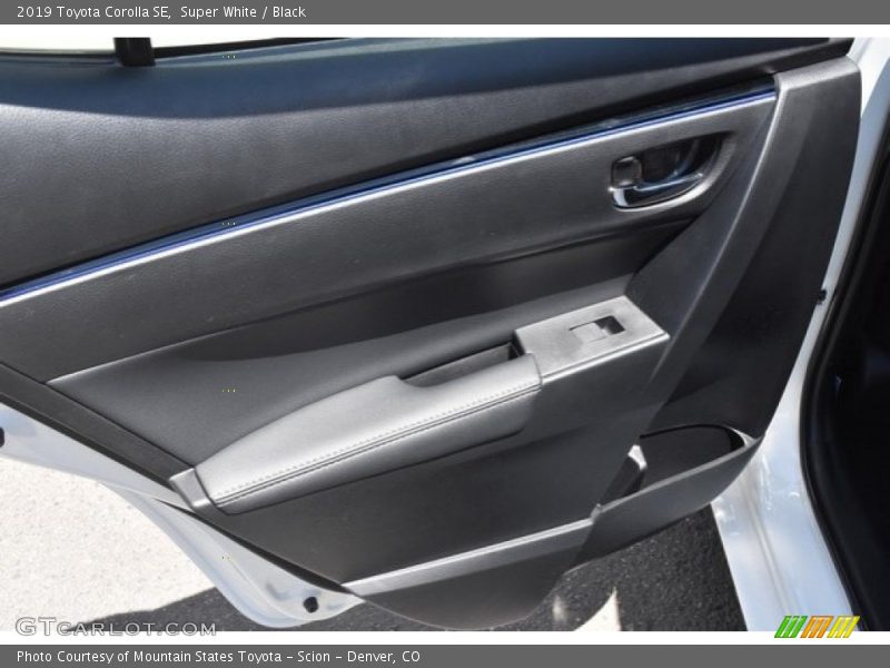 Super White / Black 2019 Toyota Corolla SE