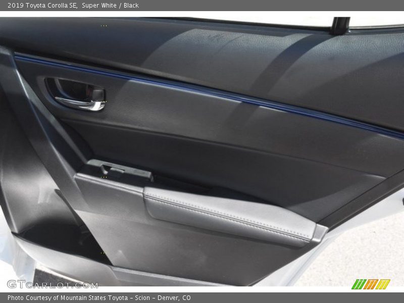 Super White / Black 2019 Toyota Corolla SE