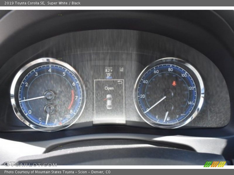 Super White / Black 2019 Toyota Corolla SE