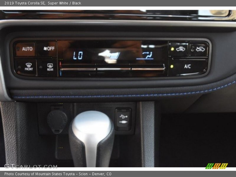 Super White / Black 2019 Toyota Corolla SE
