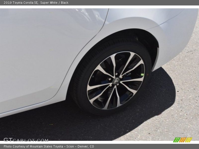 Super White / Black 2019 Toyota Corolla SE