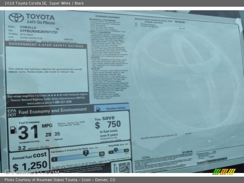 Super White / Black 2019 Toyota Corolla SE