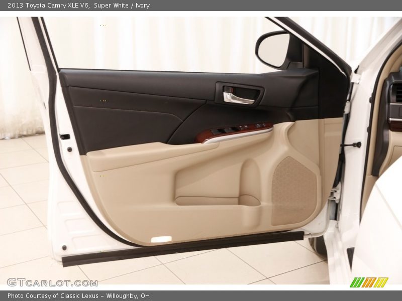 Super White / Ivory 2013 Toyota Camry XLE V6