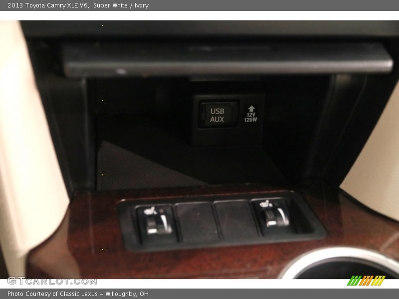 Super White / Ivory 2013 Toyota Camry XLE V6
