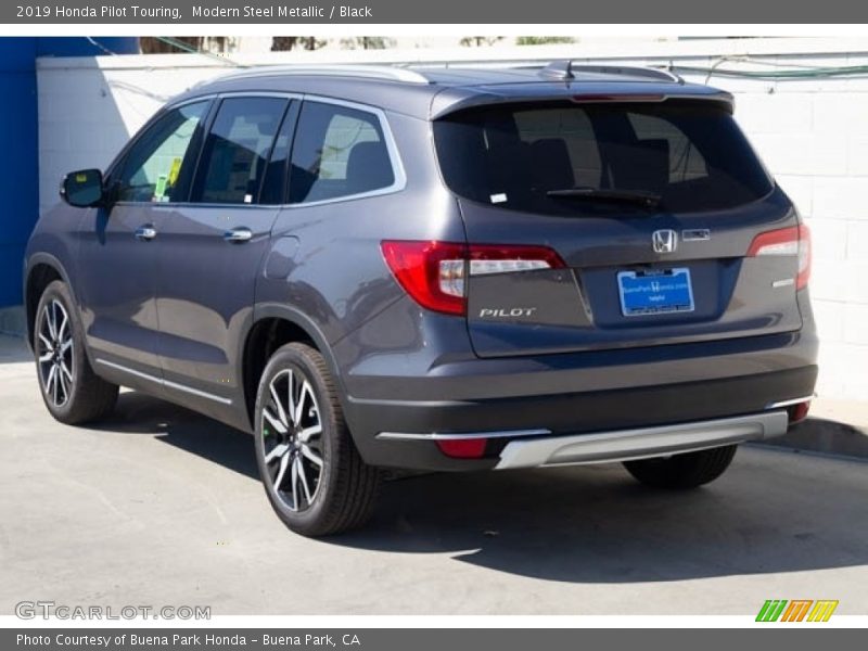 Modern Steel Metallic / Black 2019 Honda Pilot Touring