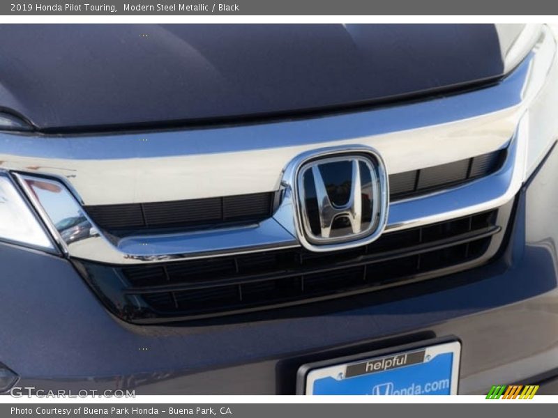 Modern Steel Metallic / Black 2019 Honda Pilot Touring