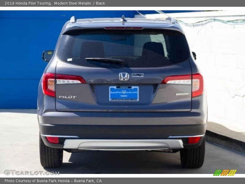 Modern Steel Metallic / Black 2019 Honda Pilot Touring