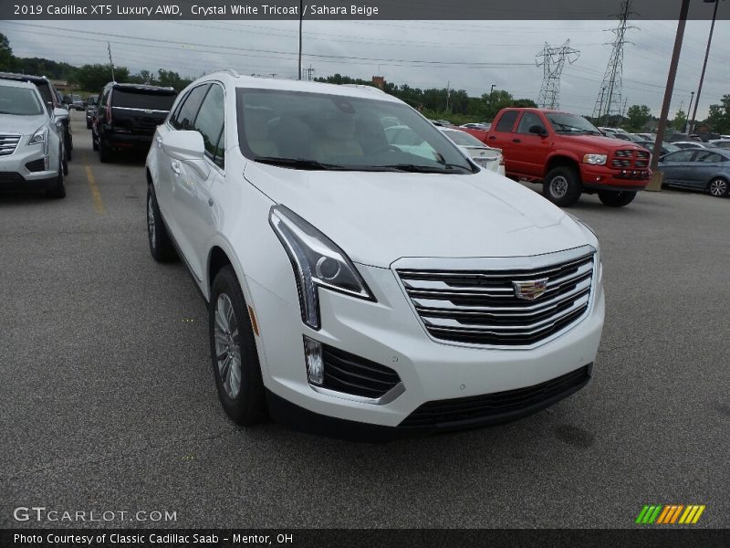 Crystal White Tricoat / Sahara Beige 2019 Cadillac XT5 Luxury AWD