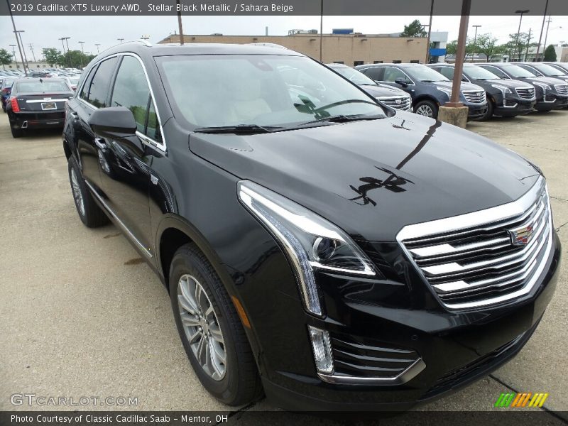Stellar Black Metallic / Sahara Beige 2019 Cadillac XT5 Luxury AWD