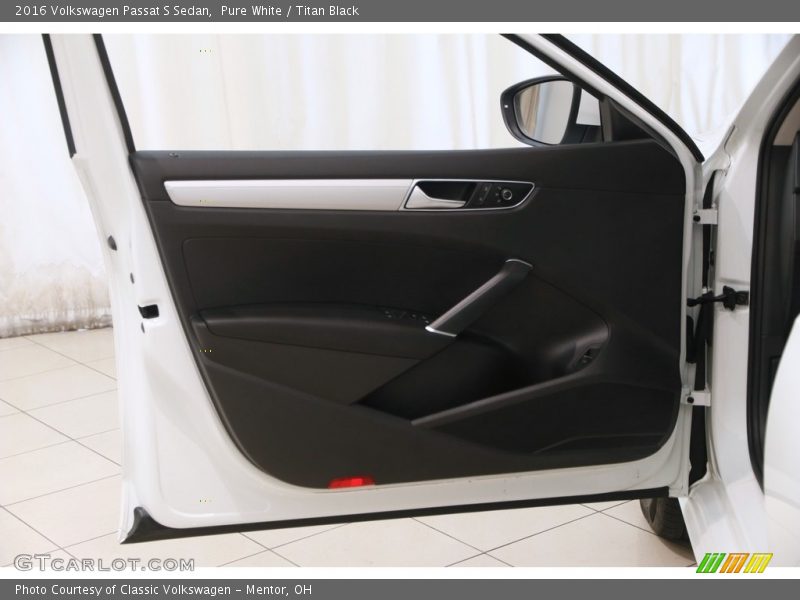 Pure White / Titan Black 2016 Volkswagen Passat S Sedan