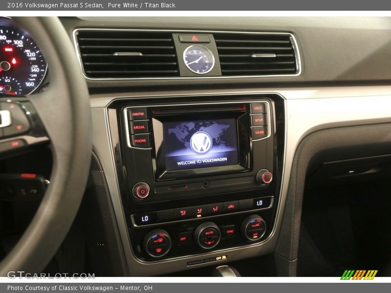 Pure White / Titan Black 2016 Volkswagen Passat S Sedan