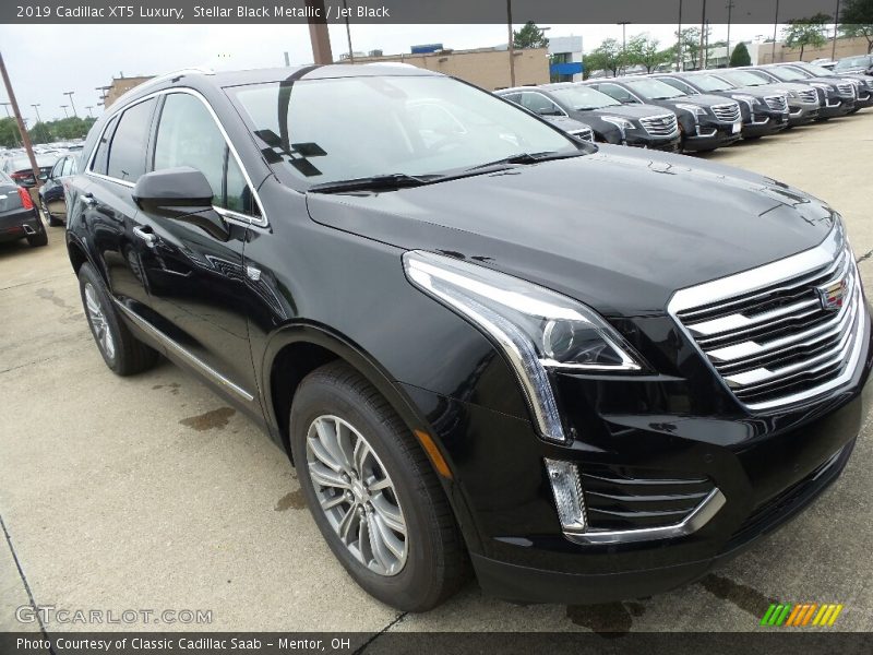 Front 3/4 View of 2019 XT5 Luxury