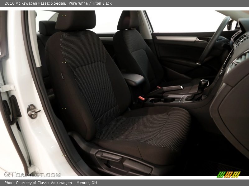 Pure White / Titan Black 2016 Volkswagen Passat S Sedan