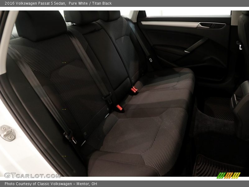 Pure White / Titan Black 2016 Volkswagen Passat S Sedan