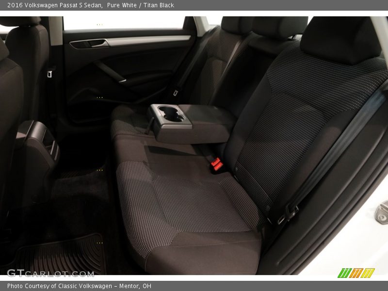 Pure White / Titan Black 2016 Volkswagen Passat S Sedan