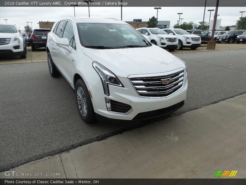 Crystal White Tricoat / Sahara Beige 2019 Cadillac XT5 Luxury AWD