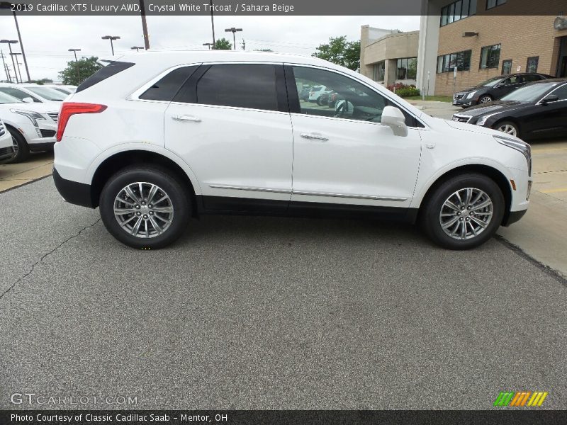 Crystal White Tricoat / Sahara Beige 2019 Cadillac XT5 Luxury AWD