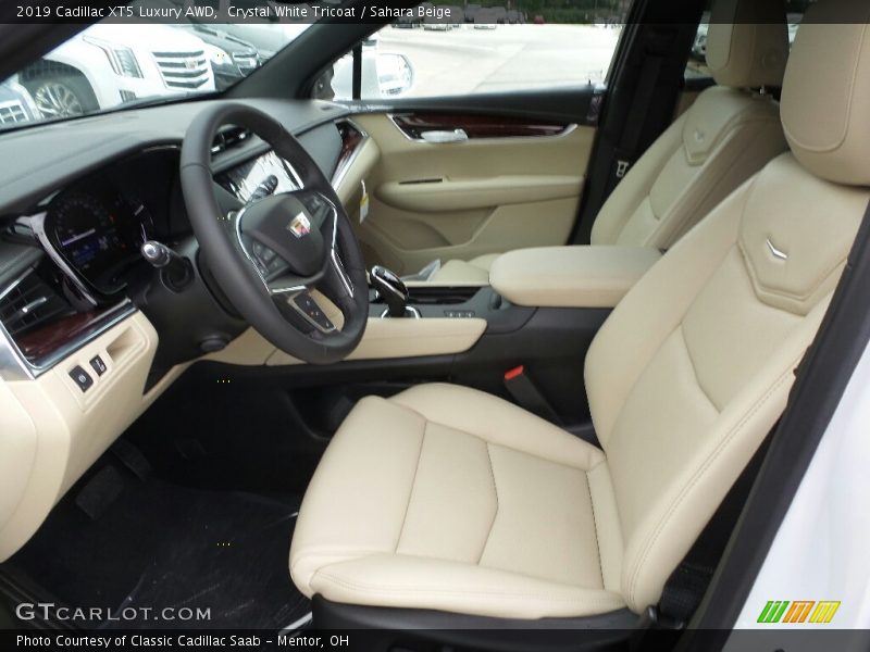 Crystal White Tricoat / Sahara Beige 2019 Cadillac XT5 Luxury AWD
