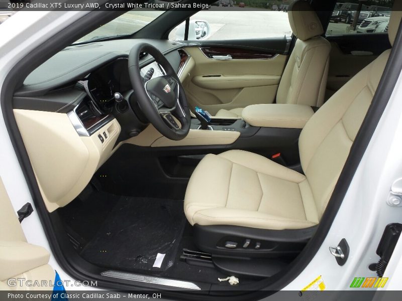 Crystal White Tricoat / Sahara Beige 2019 Cadillac XT5 Luxury AWD