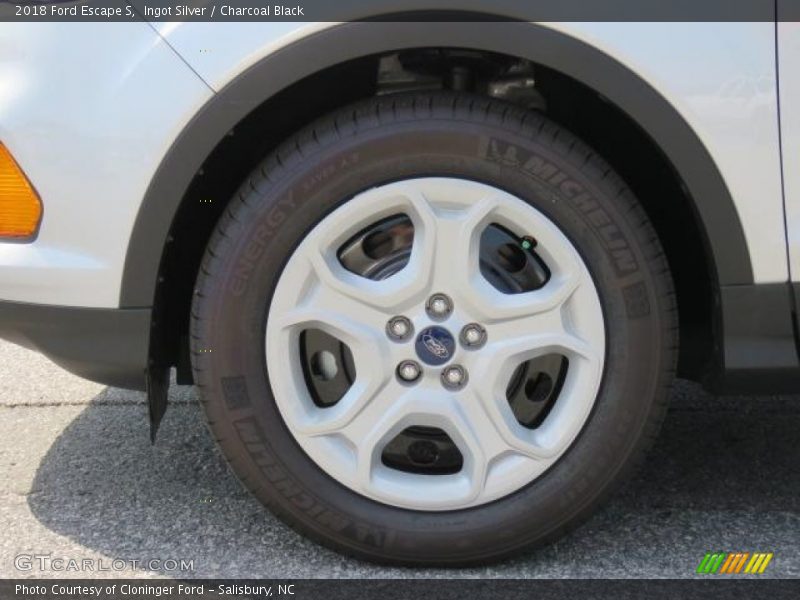 Ingot Silver / Charcoal Black 2018 Ford Escape S