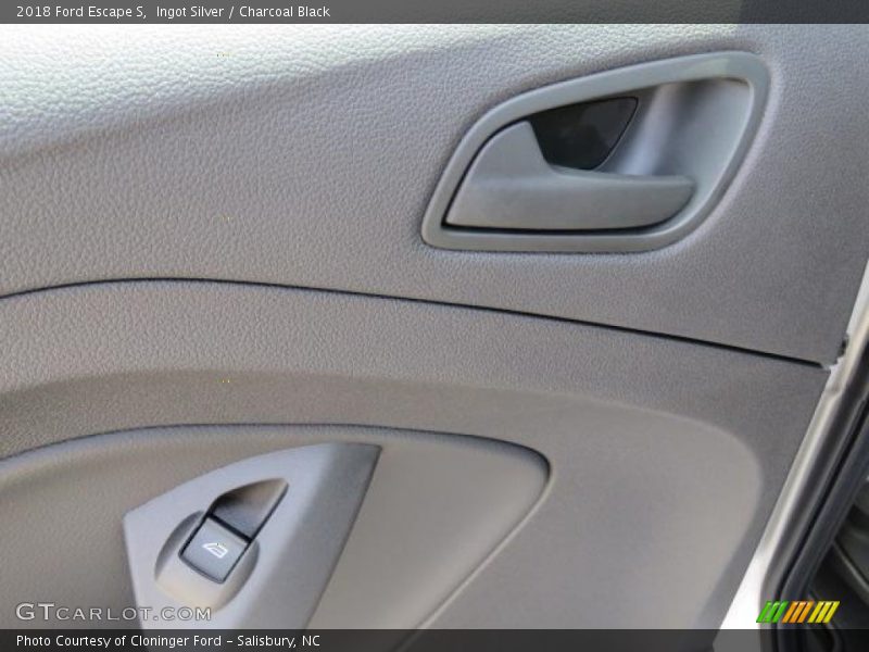 Ingot Silver / Charcoal Black 2018 Ford Escape S