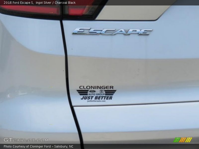 Ingot Silver / Charcoal Black 2018 Ford Escape S